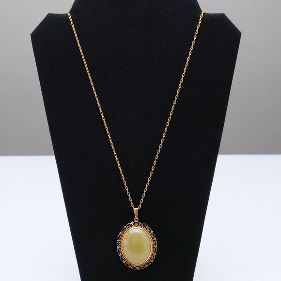 Large semi-precious Green Cabochon Pendant Necklace - Picture 1 of 6